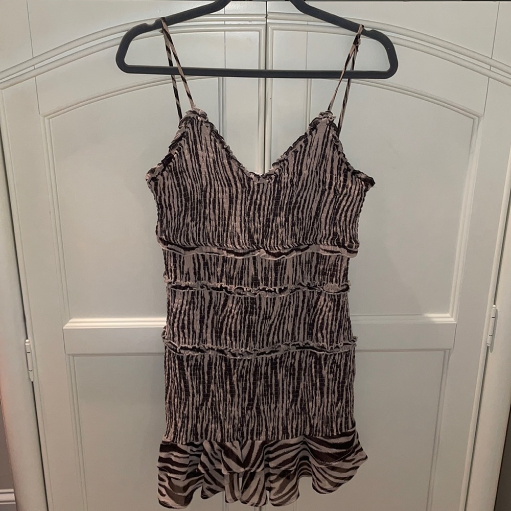 Olivaceous tiger print scrunch dress size large